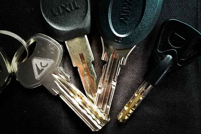 複雑な形状の高防犯タイプの鍵がよく売れています。MIWA、GOAL、WEST、U-shin SHOWA、KAKEN、日本KABA、ロイヤルガーディアンなど多種多数取り扱い。賀県近江八幡市の鍵屋 キー・ロック・サービス 湖東・湖北エリア出張所